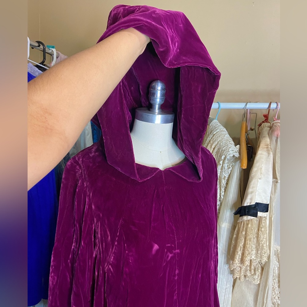Elegant Purple Velvet Cape for Women - Picture 9 of 11